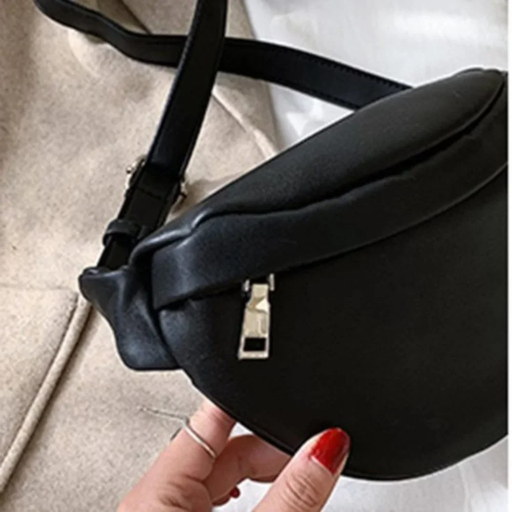 Minimalist Fanny Pack Black - Picture 5 of 6